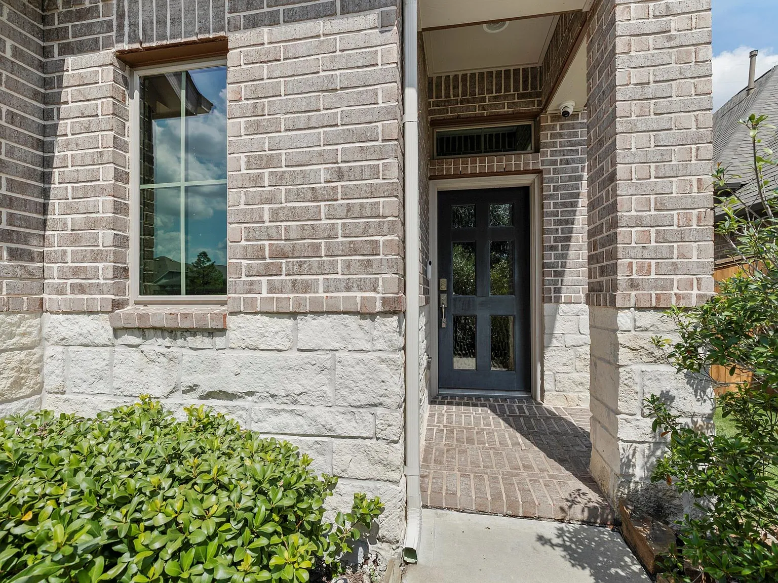 4 bed, 3.0 bath, 1838 sqft, $2,700 — Photo 3