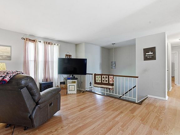 3rd image of 707 W Martindale Rd