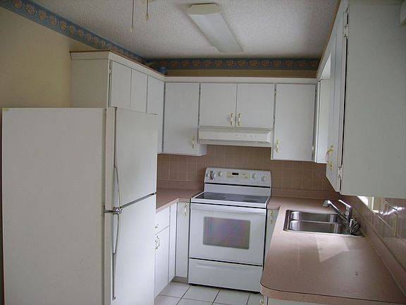 2nd image of 43 Bressler Ln