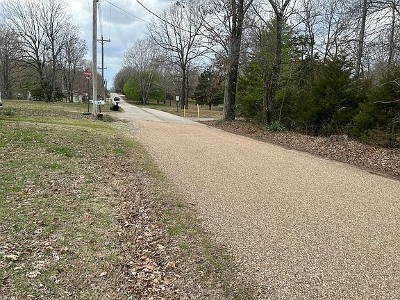 4th image of 254 Surrey Dr
