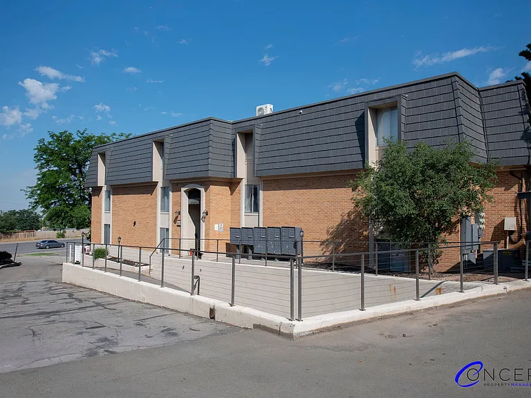 Foothill Terrace — Photo 34
