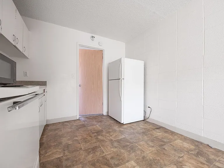 Raymond Apartments — Photo 8