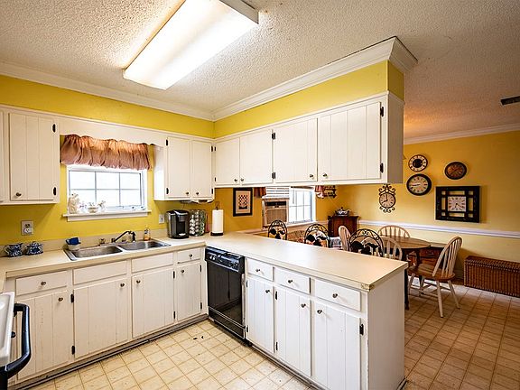 5th image of 132 Maggie Ct
