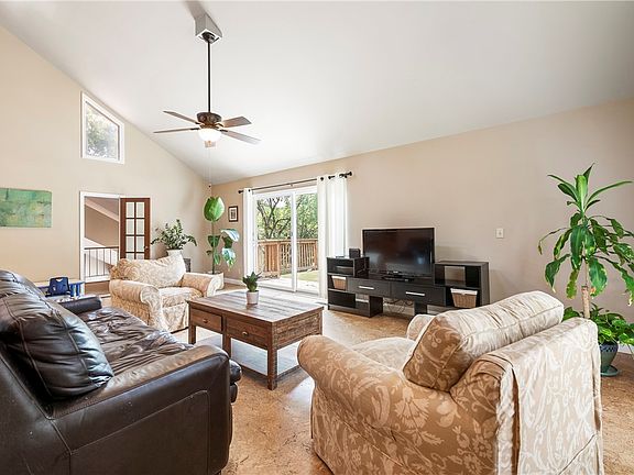 4th image of 1324 N Edgehill Dr