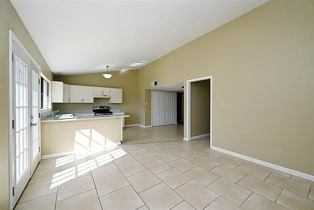 4325 Ireland Dr — Photo 9