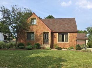 4956 W Park Dr, Fairview Park, OH