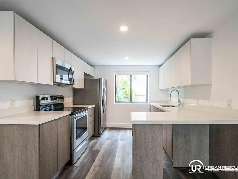 1985 Bay Dr #107 — Photo 11