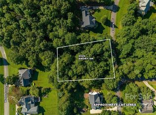 6526 Emory Dr, Hickory, NC 28601