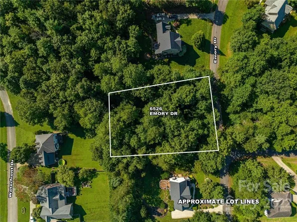 6526 Emory Dr, Hickory, NC 28601