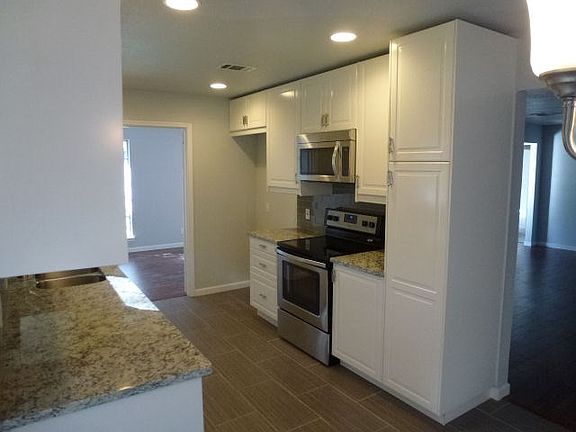 3rd image of 1831 E Cedar Elm Dr