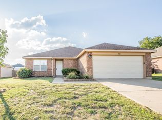 708 Black Hills Dr, Burleson, TX 76028