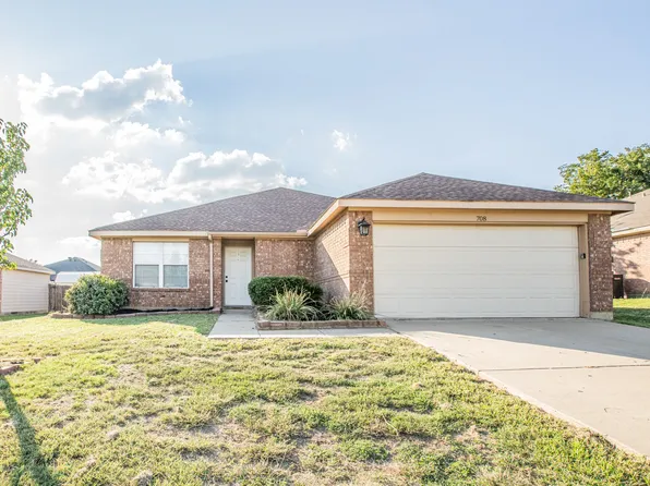 708 Black Hills Dr, Burleson, TX 76028