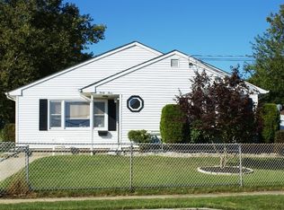 33 Gordon St, Cliffwood, NJ 07721