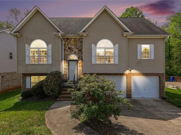 4990 Fiddlers Run Dr, Kernersville, NC 27284