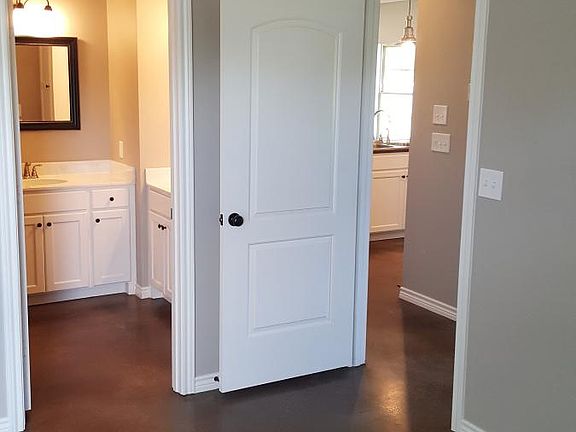 3rd image of 19580 Fonda St E APT 4
