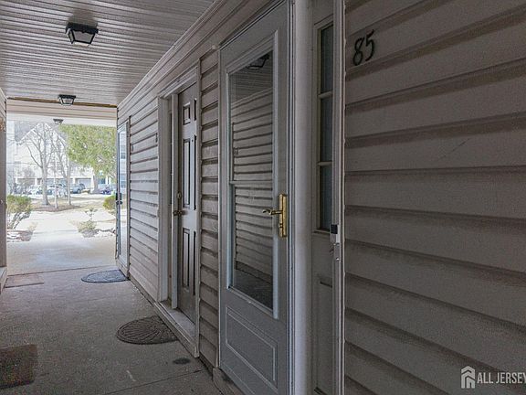 4th image of 85 Inverness Dr