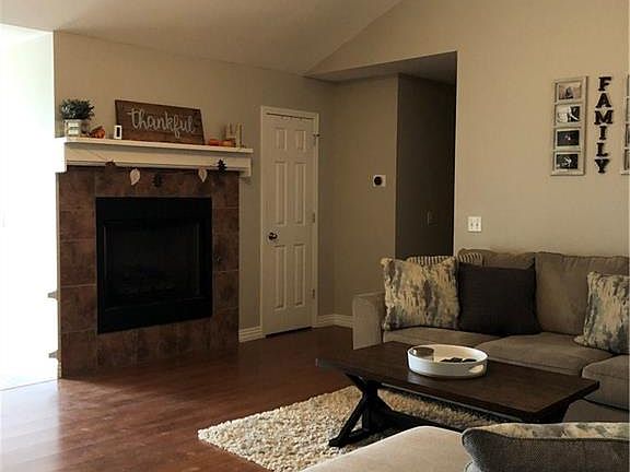 2nd image of 519 Stowers Ave