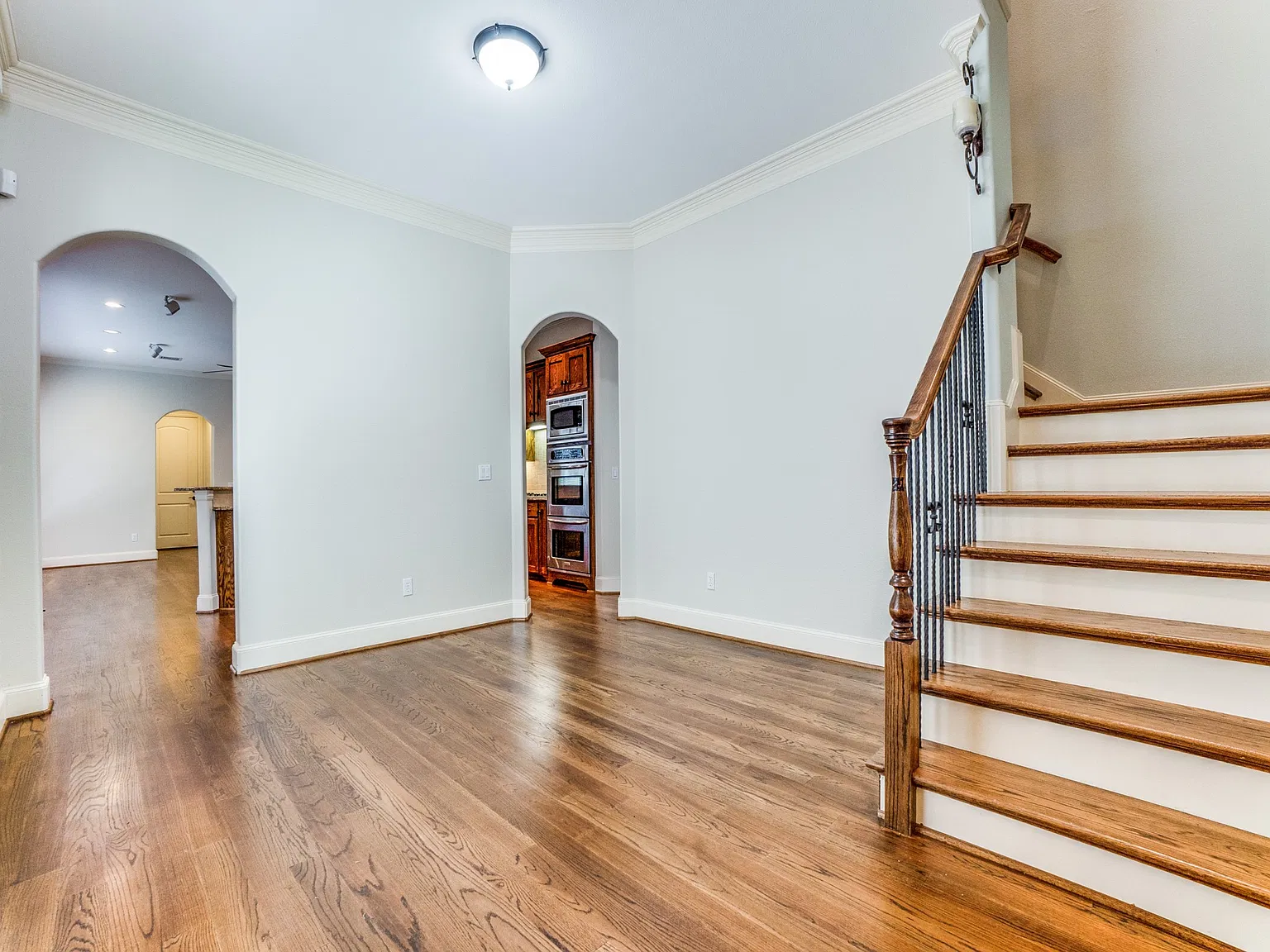 3 bed, 2.5 bath, 2610 sqft, $5,300 — Photo 4