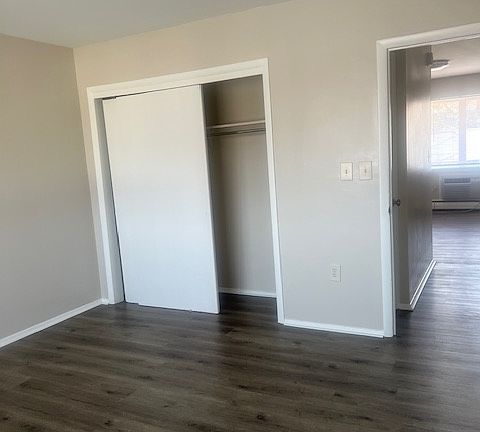 4th image of 2330 Glendale Ter #C2