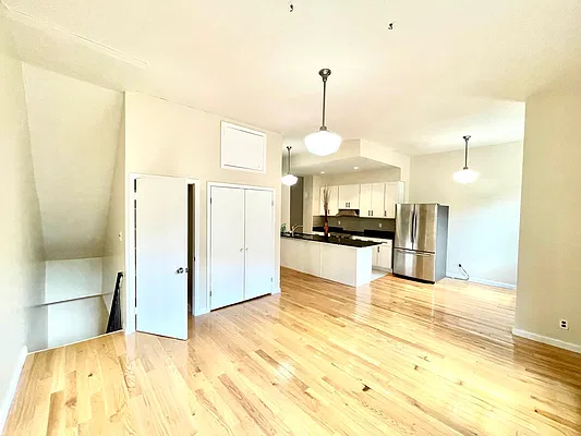 Rented by Pear NYC LLC | media 8