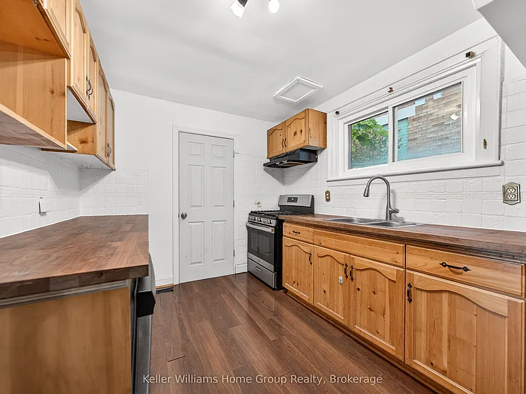483 Woolwich St — Photo 10