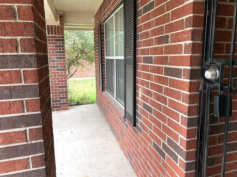9119 Melody Park Ln — Photo 2