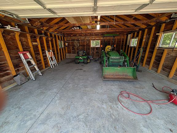 4th image of 218 17th St E