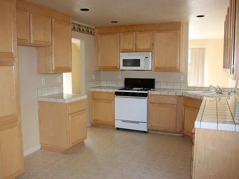 9343 Benbow Dr — Photo 2