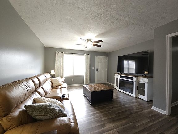 5th image of 504 Harvard Dr