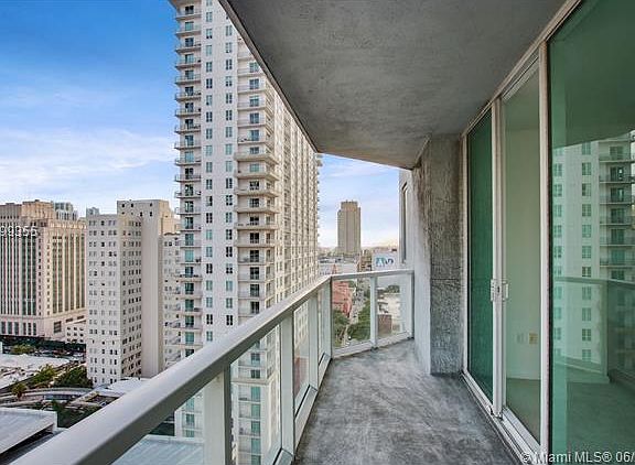 5th image of 253 NE 2nd St APT 1710