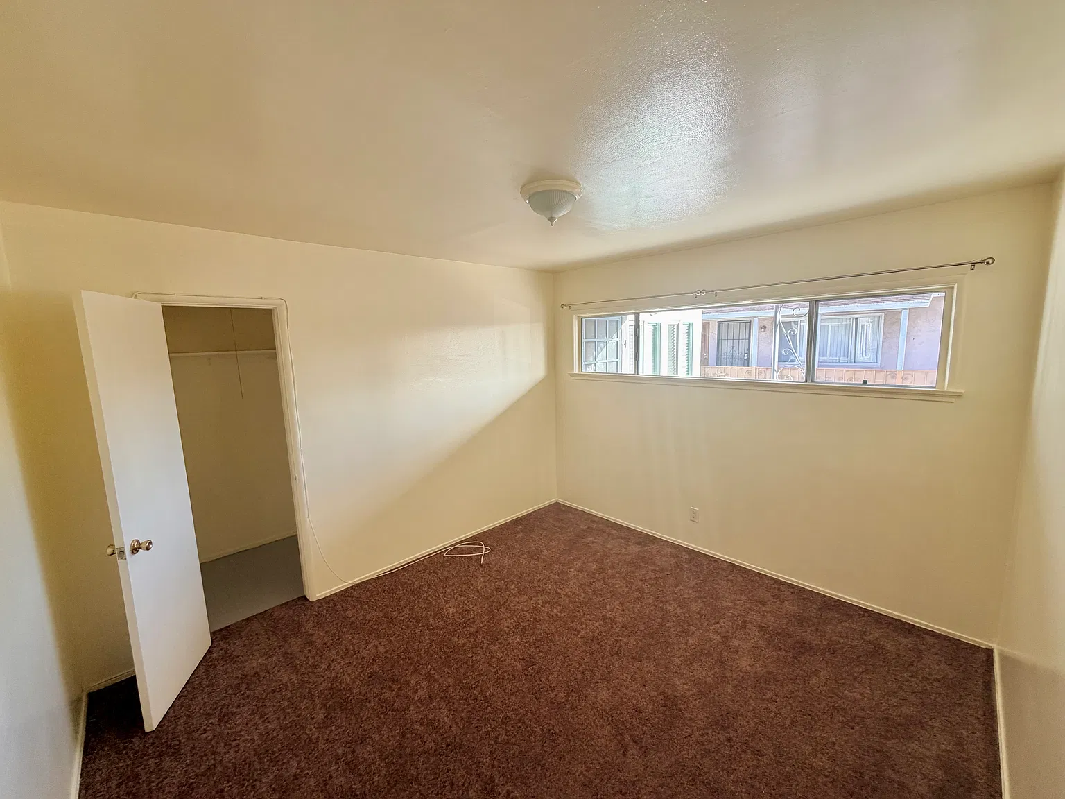 2 bed, 1000 sqft, $2,400 — Photo 4
