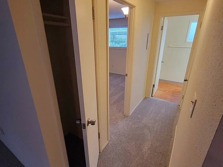 Knoll West Apartments — Photo 36