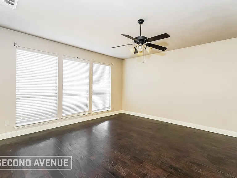 401 Bamborough Dr — Photo 4