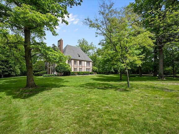 4th image of 220 Shadowood Ln