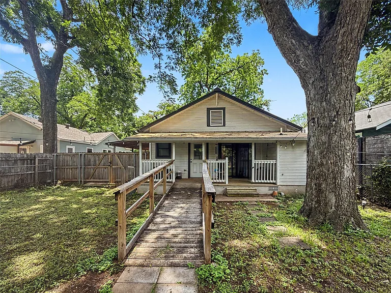 2506 E Cesar Chavez St — Photo 21