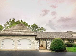 1310 Shagbark Dr, Des Plaines, IL 60018