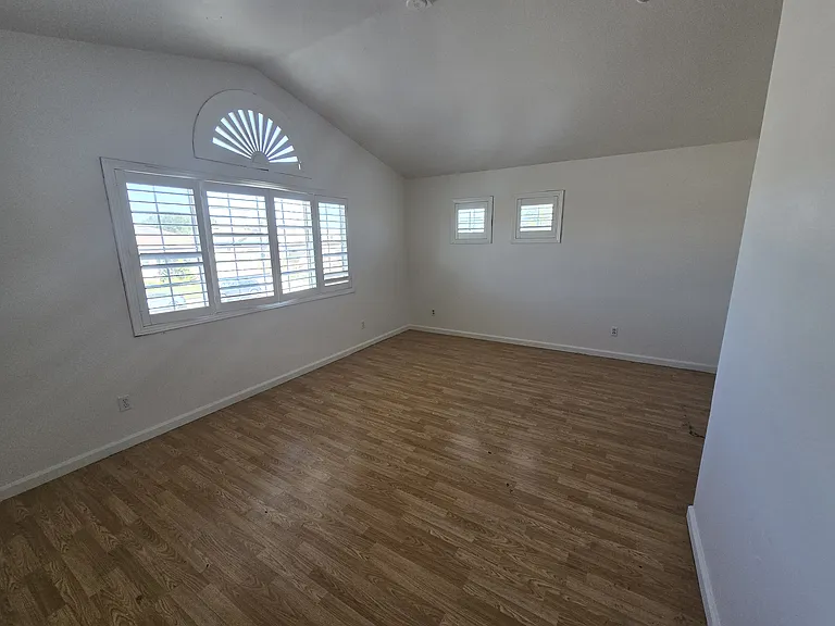708 Eucalyptus Ave — Photo 28