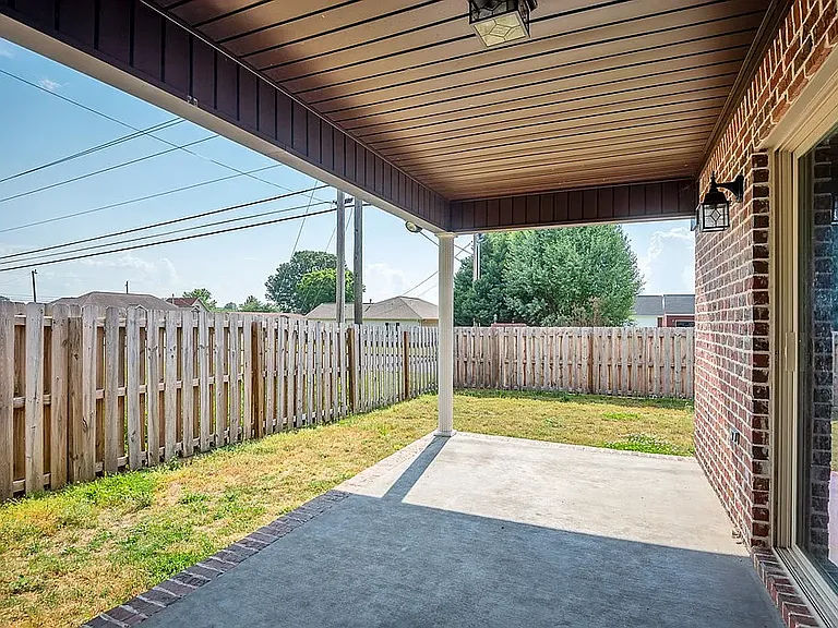 100 Kamarie Ln — Photo 18