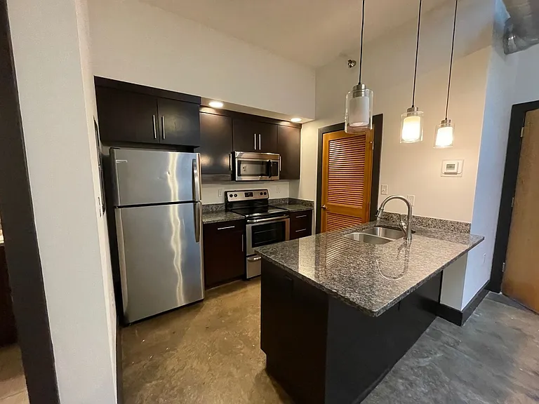 Atrium on Broad Apartments — Photo 13