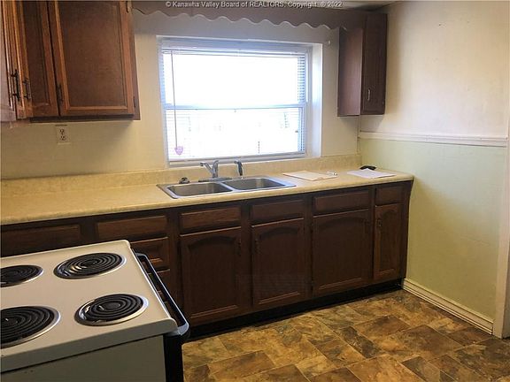 5th image of 208 10th Ave #210