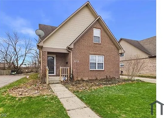 5 bed, 2072 sqft, $2,595 — Photo 2
