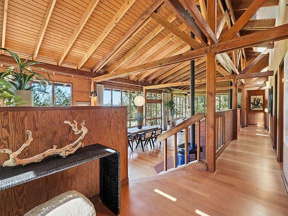 5th image of 4142 Burnside Road