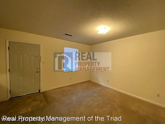 4th image of 1600 Oak Croft Dr #F
