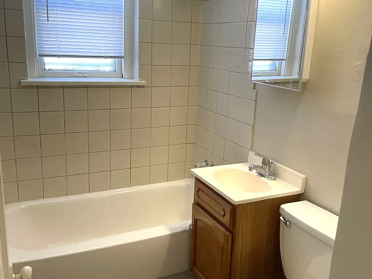 1576 Portland Apartments — Photo 27