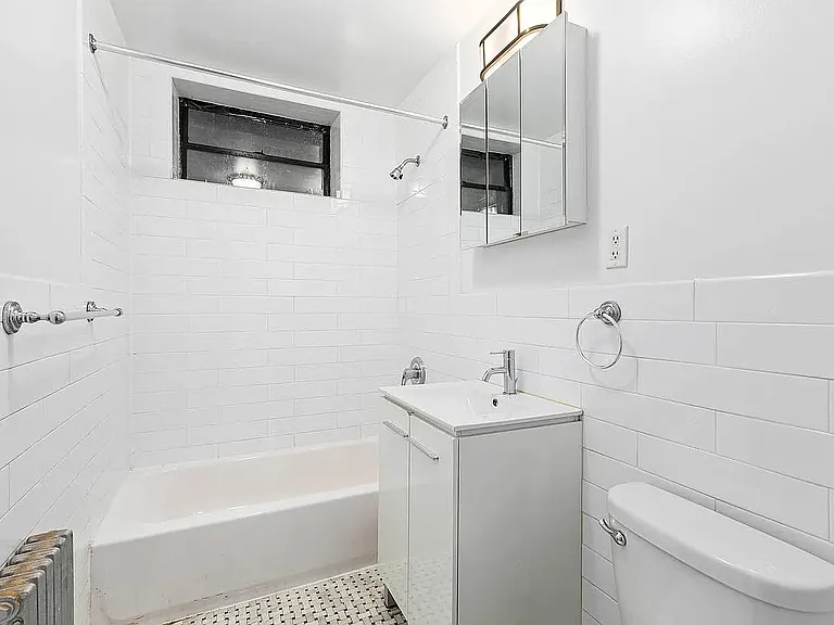 931 Putnam Ave #1 — Photo 4