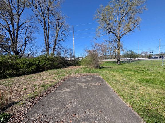 3rd image of 516 Doyle St