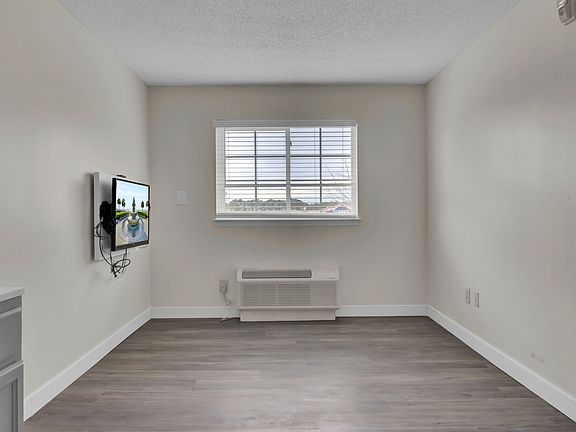 5th image of 7582 Stafford Rd #206