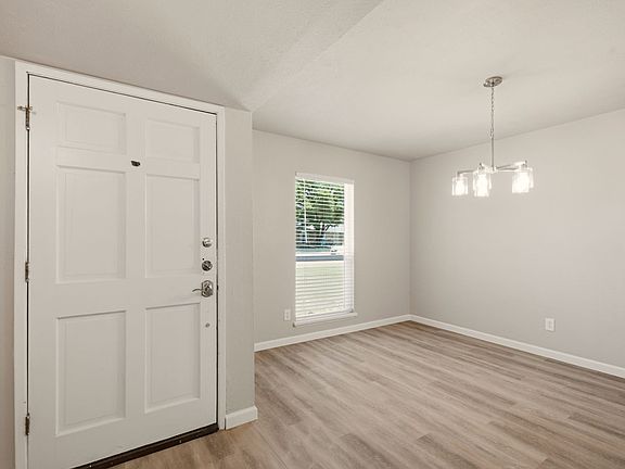3rd image of 1616 Stockton Trl
