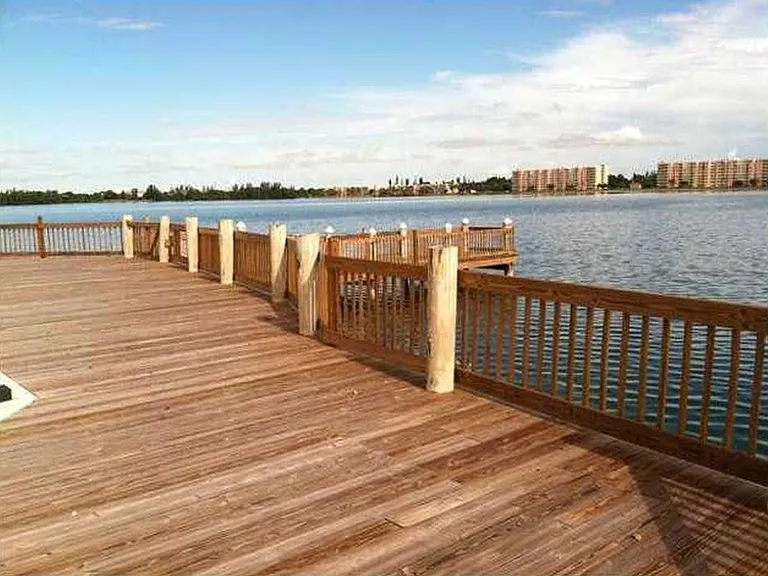 118 Lake Emerald Dr — Photo 27