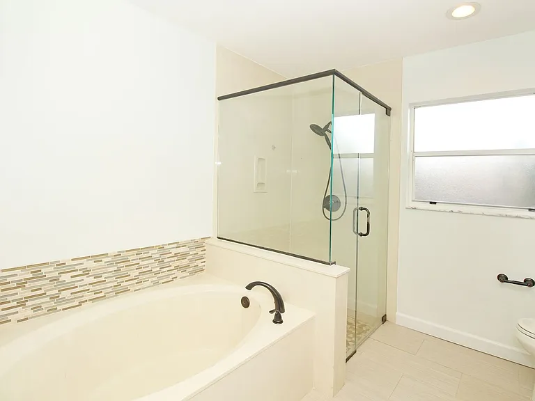 896 Rose Ct — Photo 41